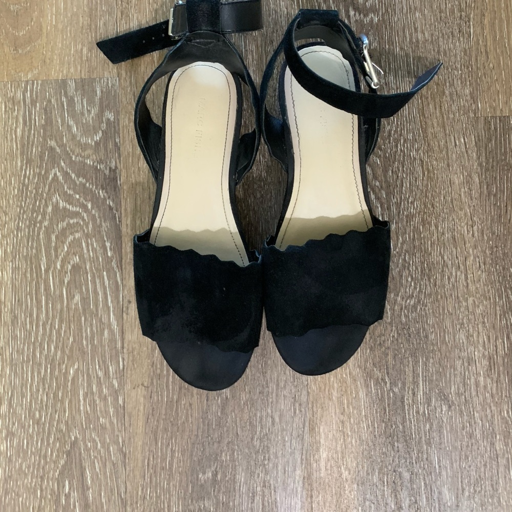 Marc Fisher flatform sandals